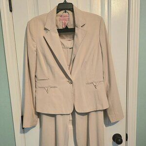 Women's Bondolino Pant Suite-Cream Color Size 10